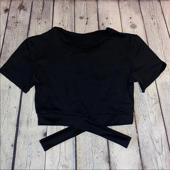Black Shorts Sleeve Workout Crop Top - Picture 5 of 10